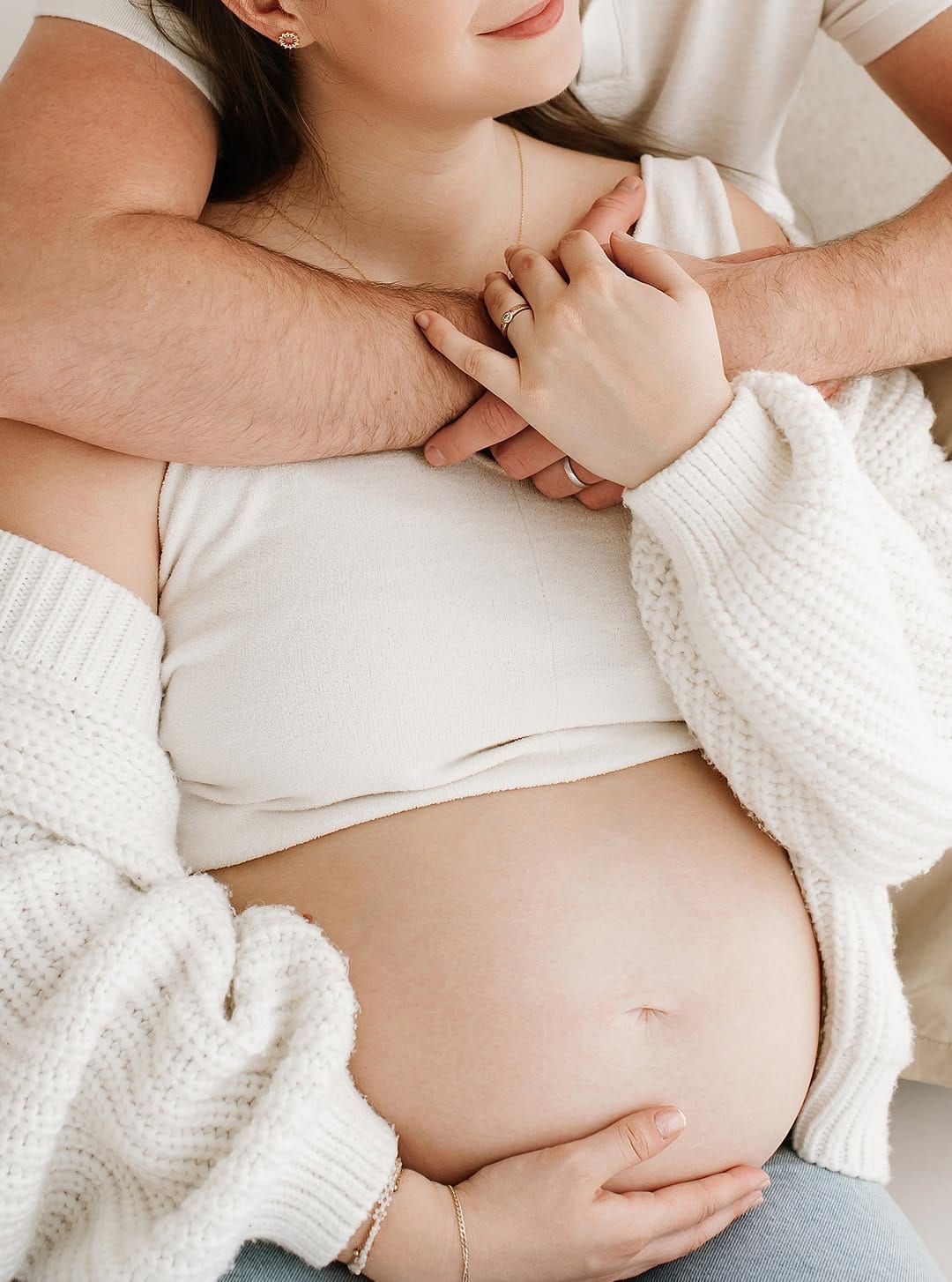 Velice děkuji za Vaši důvěru :-) moc mne těší velký zájem o focení. Termíny se opravdu rychle plní. Na duben mám 3 místečka. Květen je obsazen, hlavně i díky mé plánované dovolené od poloviny května do konce května. Červen je zatím volnější. Těhotenské focení Praha - šaty, džíny, svetříky, košile zdarma k zapůjčení - minimalistický styl #tehotenskefocenipraha #těhotenskéfocenípraha #atelierpraha #foto #fotografie #focenideti #focenidetipraha #focenípraha #focenipraha6 #focenítěhotnýchpraha